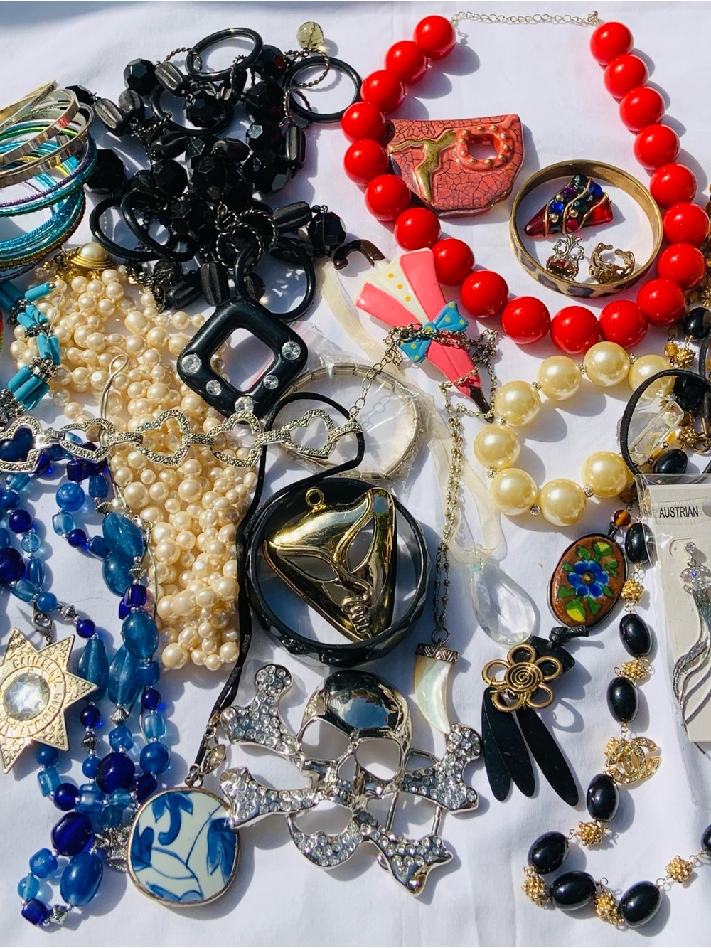 Vintage lot bulk costume jewelry wearable repairable repurpose arts and crafts